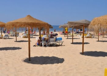 Praias vão ter lotação máxima de banhistas para cumprir distanciamento social