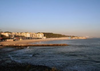 Praias de santo Amaro de Oeiras e Torre eleitas as melhores do país