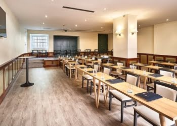 Ribeira Collection Hotel renova sala de reuniões e reforça aposta no turismo de negócios