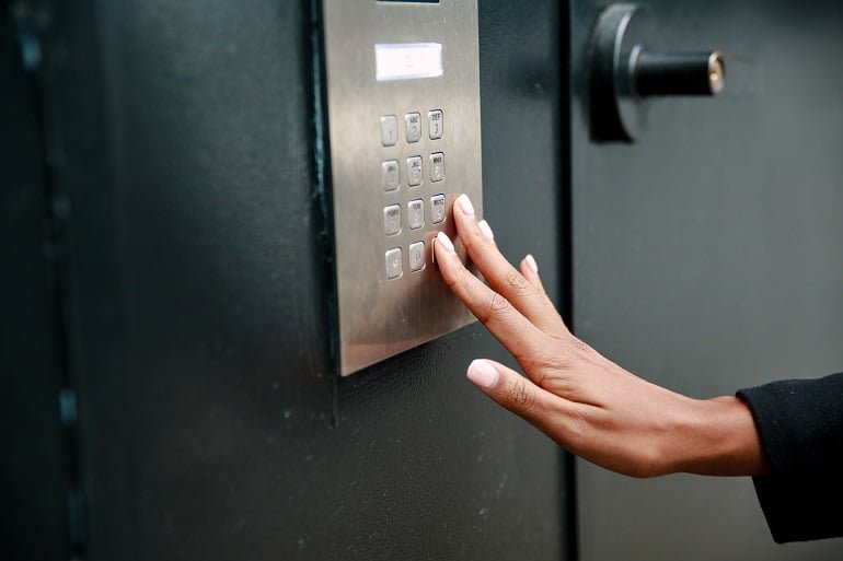 Airbnb saúda novo regulamento para alojamento local em Lisboa que permite às famílias continuarem a partilhar as suas casas