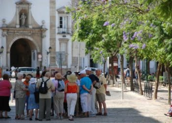 INE: VAB gerado pelo turismo terá diminuído 48,2% em 2020