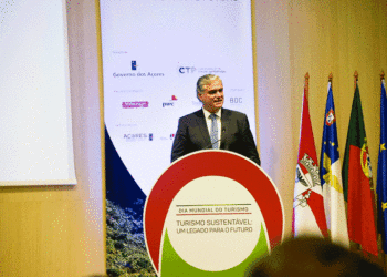 “Turismo só valerá na medida em que valer para as açorianas, açorianos e para nossa região”