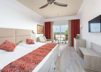 RIU reabre dois hotéis na Ilha do Sal após remodelação