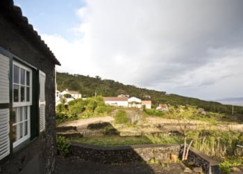 Adegas do Pico: Experiências autênticas em casas rurais açorianas