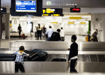 INE: Movimento de passageiros nos aeroportos caiu 69,4% em 2020