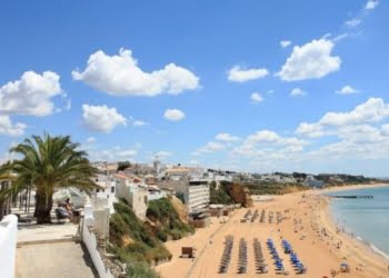 Momondo: 64%dos portugueses planeiam fazer férias na praia em 2019