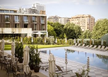 Boeira Garden Hotel Curio Collection by Hilton: Na cidade, longe da confusão