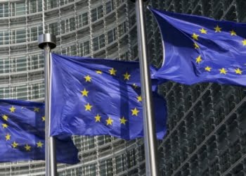 Bruxelas afirma que certificados de vacinação não chegam para a livre circulação