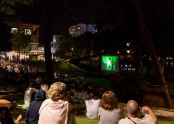 Tróia com sessões de cinema ao ar livre para toda a família