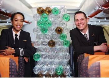 Uniforme da easyJet é feito a partir garrafas de plástico reciclado
