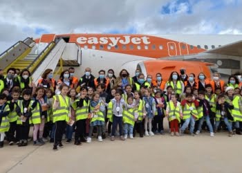 easyJet reabre base de Faro