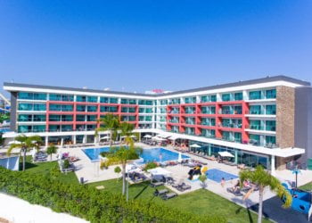 Hotel Aquashow reabre a 1 de julho com selo Clean & Safe