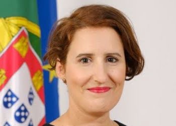 Um olhar sobre a sustentabilidade by Inês dos Santos Costa