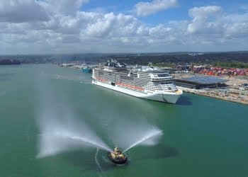 MSC Virtuosa chega a Southampton para recomeçar a navegar no Reino Unido