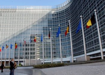 Parlamento Europeu apela a medidas para atenuar efeitos da falência no turismo e emprego