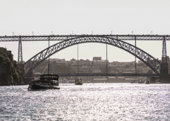 Os 10 destinos de férias de verão eleitos pelos britânicos; Portugal é o 3º