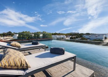 Somente turistas não residentes poderão circular entre concelhos na Páscoa para chegar aos alojamentos